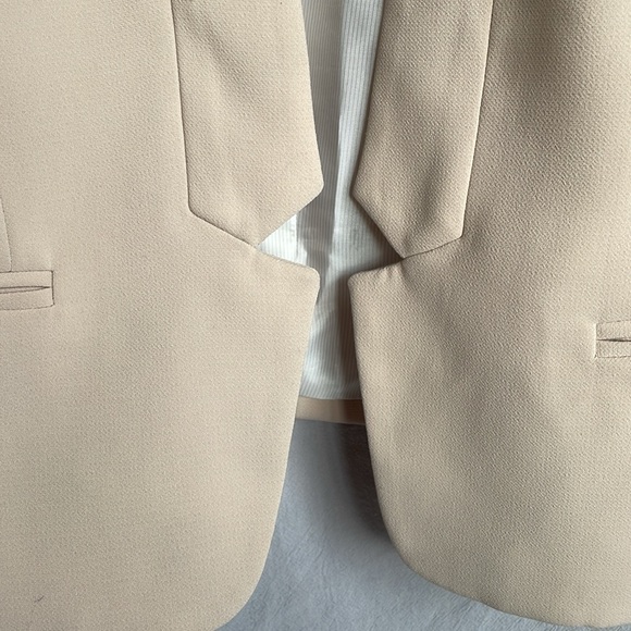 Forever 21 Crop Blazer - Picture 2 of 8